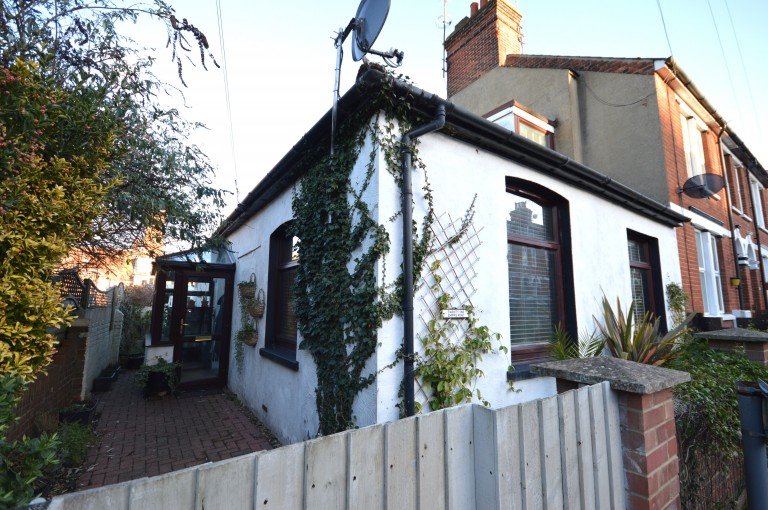 View Full Details for Empire Road, Dovercourt, Harwich - EAID:90ef3fe195d2b9a04aee647f2129548d, BID:2